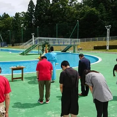 去年のリナワールドのプール開きの様子