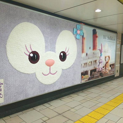 ステラ・ルーの駅広告