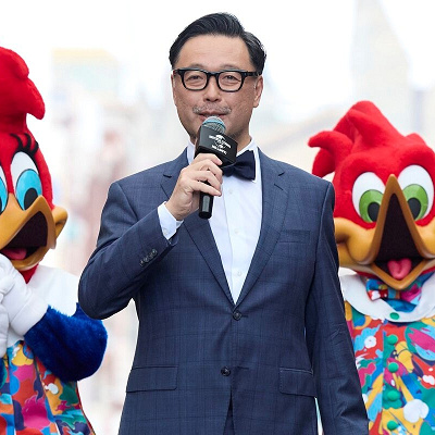アニバーサリー・グリーティングを盛り上げる村山卓社長