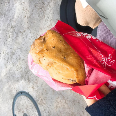 ディズニーランドのフード中でも人気の高い、テリヤキチキンレッグ