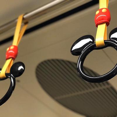 ディズニーリゾートラインの中はミッキーでいっぱいです♡