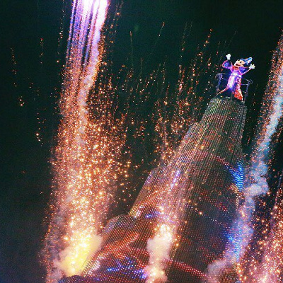 盛大なショーは迫力満点！