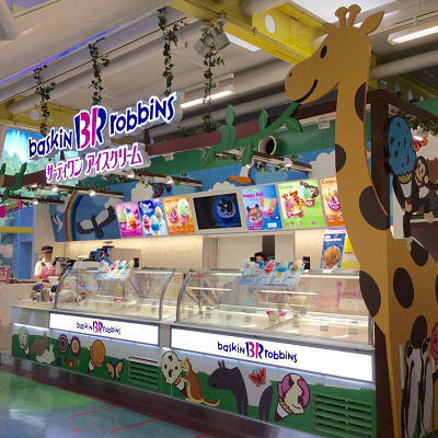 ジャングルのようなサーティワンアイスクリームの店内