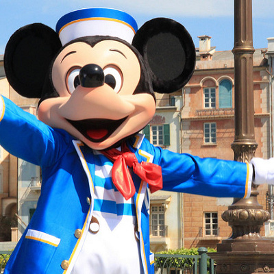 節目となる35周年。きっとミッキーも新たな衣装で出迎えるはず！