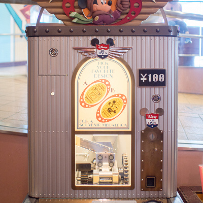 パーク外のボンヴォヤージュにもメダリオンメーカーがあります♪