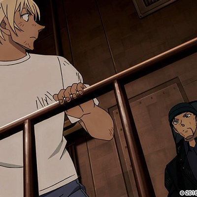 殴り合いをする安室透と赤井秀一（公式サイト）