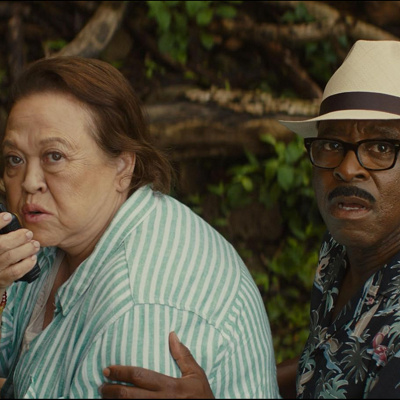 スティッチとリロの救出に奔走するトゥトゥ（左）とコブラ・バブルス（右）