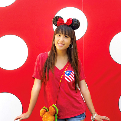 VネックTシャツコーデ