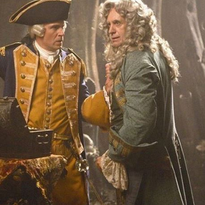 ウェザビー・スワン(右)