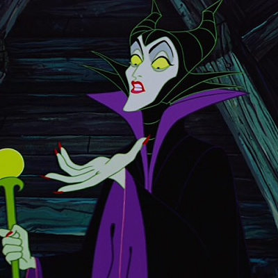 マレフィセントと声優が同じヴィランズはどっち？