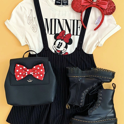 白Tシャツ×ロンパースコーデ