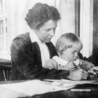 作家のトーベとお母さん