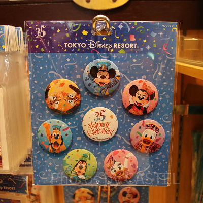 35 周年アニバーサリーの⽸バッジ