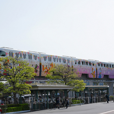 40周年ラッピングのディズニーリゾートライン