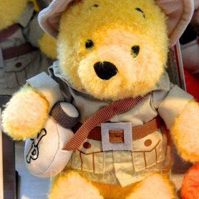 探検家になったプーさんのかわいいぬいぐるみ♡