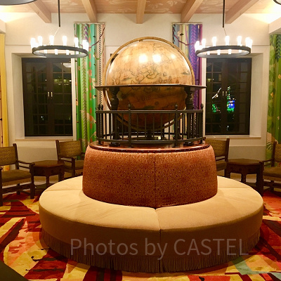 ミッキーと一緒にセレブレーションホテルのシンボルになっている地球儀