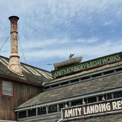 アミティランディングレストランの屋根には船が／USJ