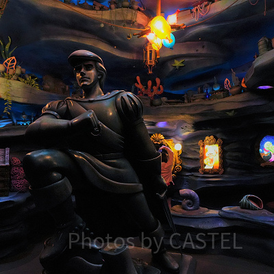 アリエルの隠れ家の様子。上から差し込む光は映画と同じく太陽光