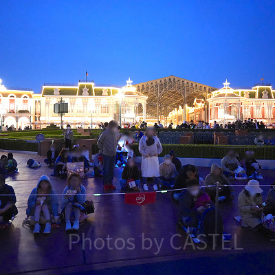 エレクトリカルパレードのプレミアアクセスの鑑賞場所の様子