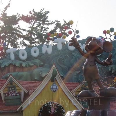 ミッキーの自宅を見学したら、グリーティングでごあいさつ！