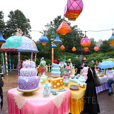 アリス・イン・ワンダーランド・メイズ：マッドハッターのティーパーティー会場