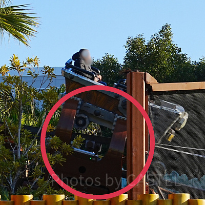 トロッコを支えるアームのような装置（ドンキーコングのクレイジー・トロッコ）