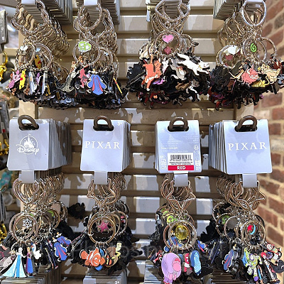 アナハイムディズニーのキーチェーン：ディズニー映画4連キャラクターチャーム・キーチェーン