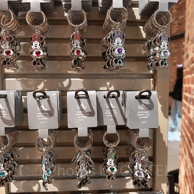 アナハイムディズニーのキーチェーン：ミニーのジュエルキーチェーン