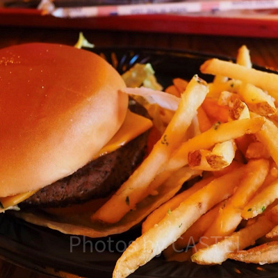 アンガス牛のチーズバーガー