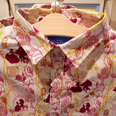 美女と野獣の柄アップ ディズニー総柄シャツ