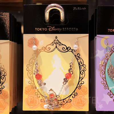 ベルのブレスレット