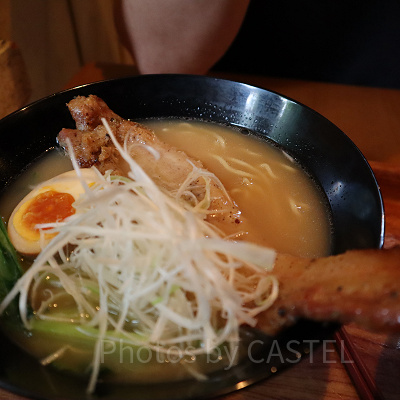 ディズニーランド食べ物：ブラックペッパーポーク麺