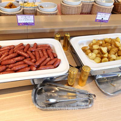 朝食メニュー：ソーセージとポテト