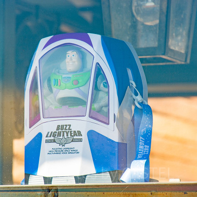 「麻辣」味のポップコーンと一緒に販売されているバズライトイヤーのバケット