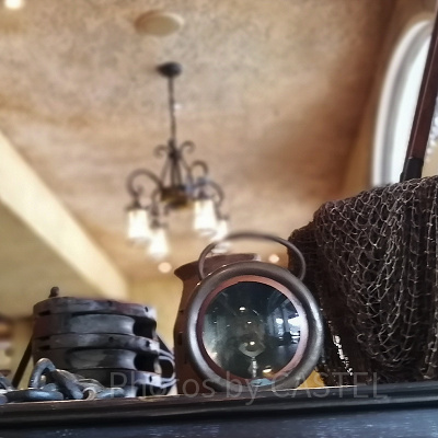 カフェ・ポルトフィーノ：漁の面影が残る内装