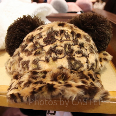 ポンポン付きキャップ（ヒョウ柄）