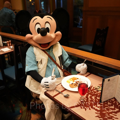 アナハイムディズニー直営ホテルのキャラクターダイニング