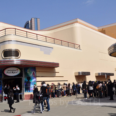 シネマ4-Dストアの混雑状況（USJ×セーラームーングッズ）