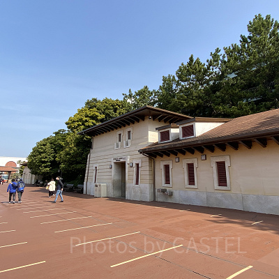 パークエントランス・ノース付近のコインロッカー（パーク外）