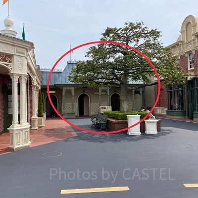 メインストリート・ハウス横のコインロッカー（パーク内）