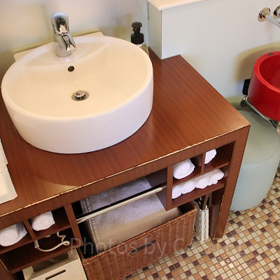 コンフォートデラックス洗面台（右は子供用洗面台）