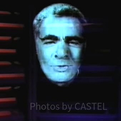 キャプテンEOと落ちこぼれクルーに指示を出す