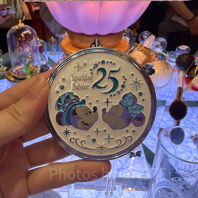 25周年デザインのコンパクトミラー