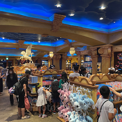 エンポーリオの混雑状況 2022年8月1日19時ごろ