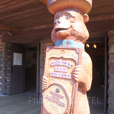 クマたちのコンサートが楽しめるカントリーベア・シアター