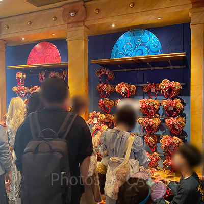 カチューシャ売り場の混雑の様子