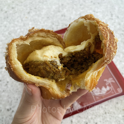 カレーブリオッシュ（チーズクリーム）