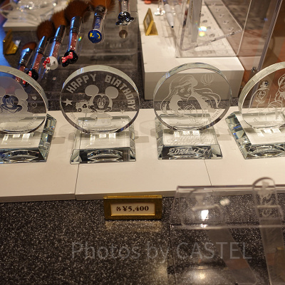 ディズニーキャラクターガラスの置物