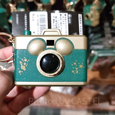 ディズニーイマジニングザマジックグッズ：カメラ型キーチェーン