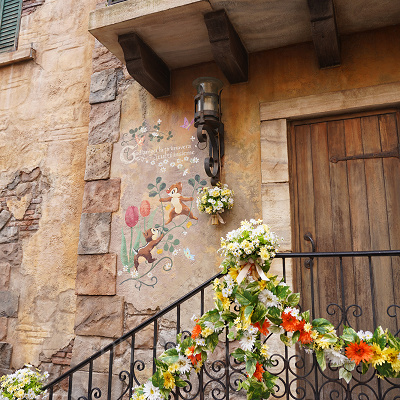 ディズニーシーの春のウォールアート